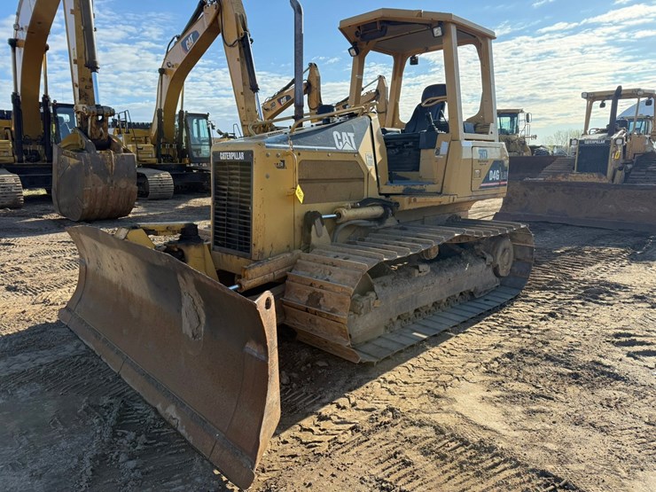 caterpillar-d4g-lgp-image-1