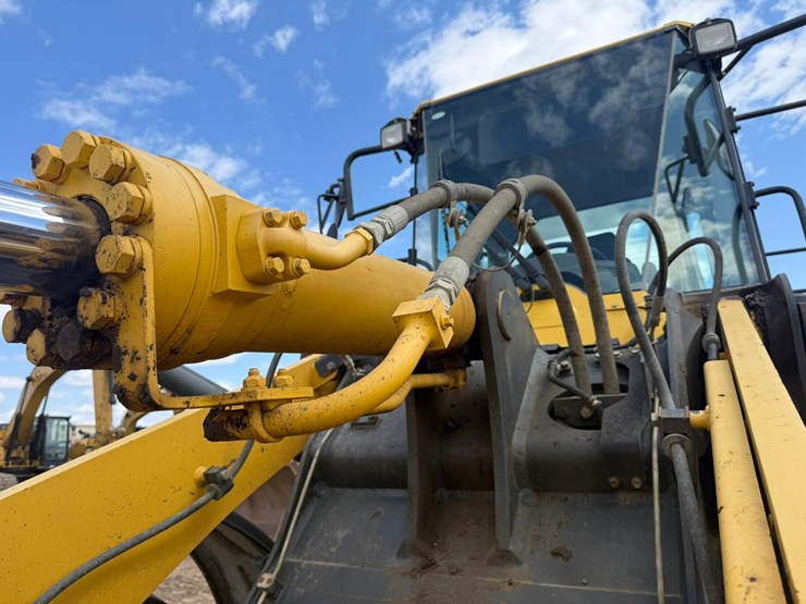 komatsu-wa380-image-29