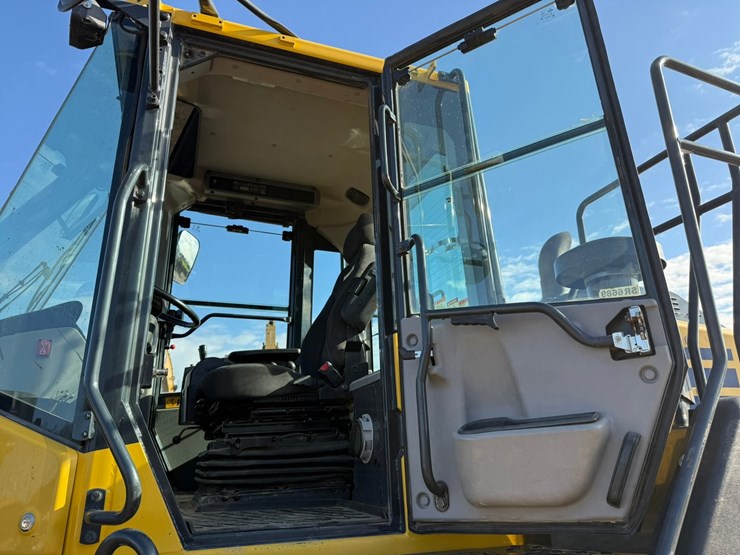 komatsu-wa380-image-113