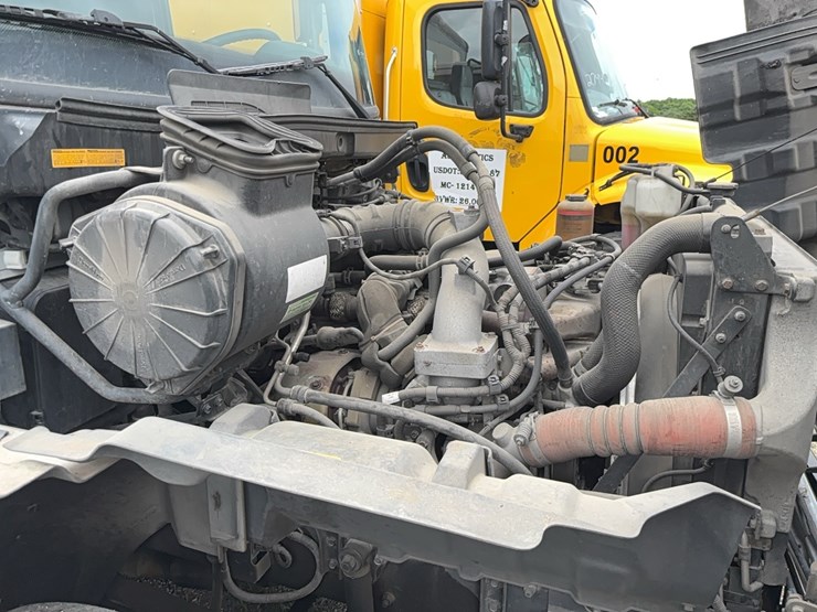 2015-hino-268-image-8