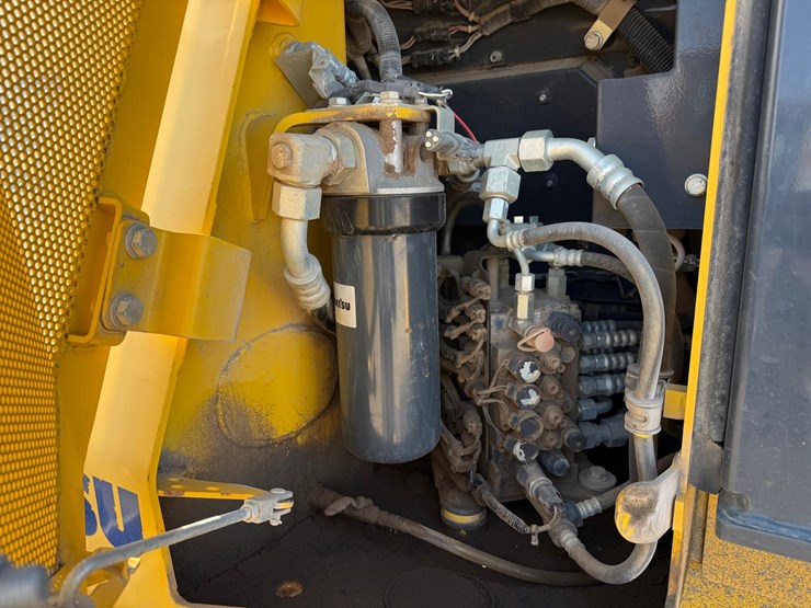 2014-komatsu-d51pxi-image-39