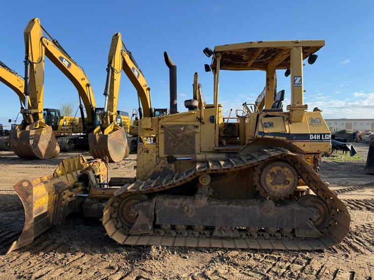 caterpillar-d4h-lgp-image-2