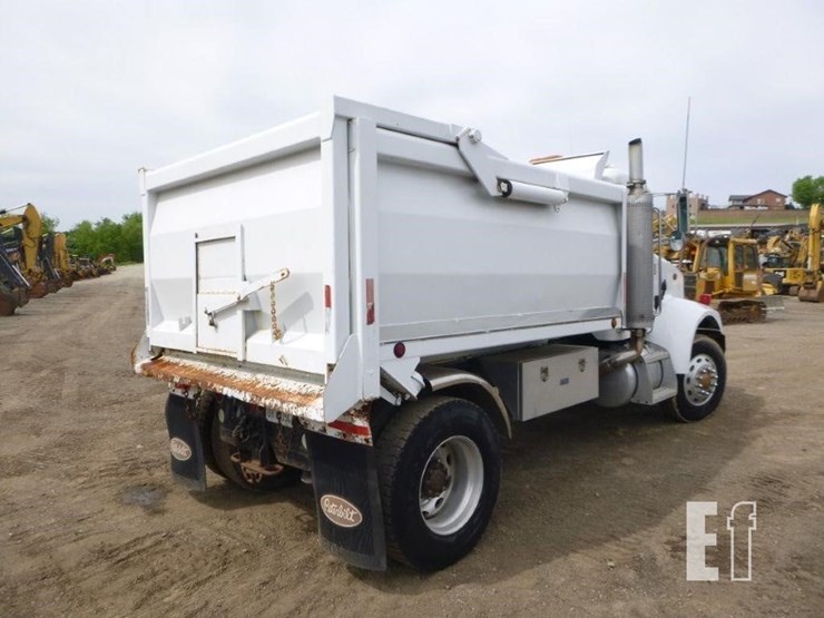2000-peterbilt-330-image-39