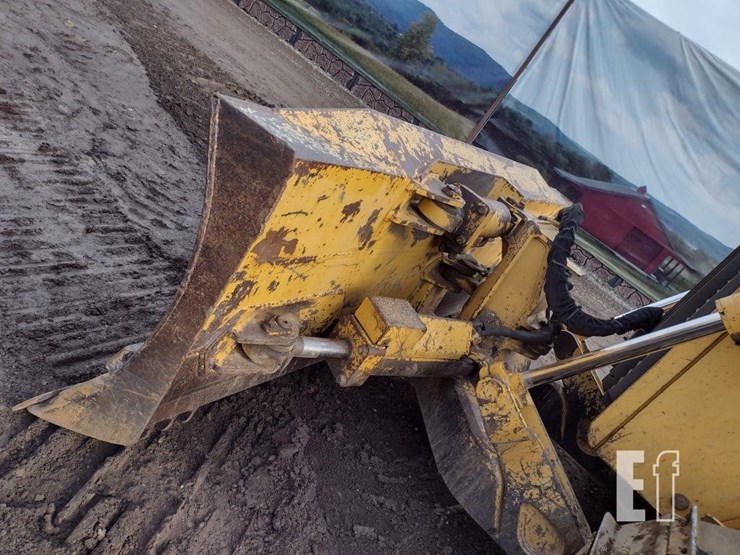 2004-deere-750c-lt-image-23
