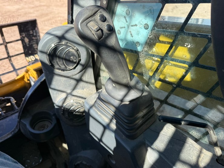 caterpillar-242d3-image-46