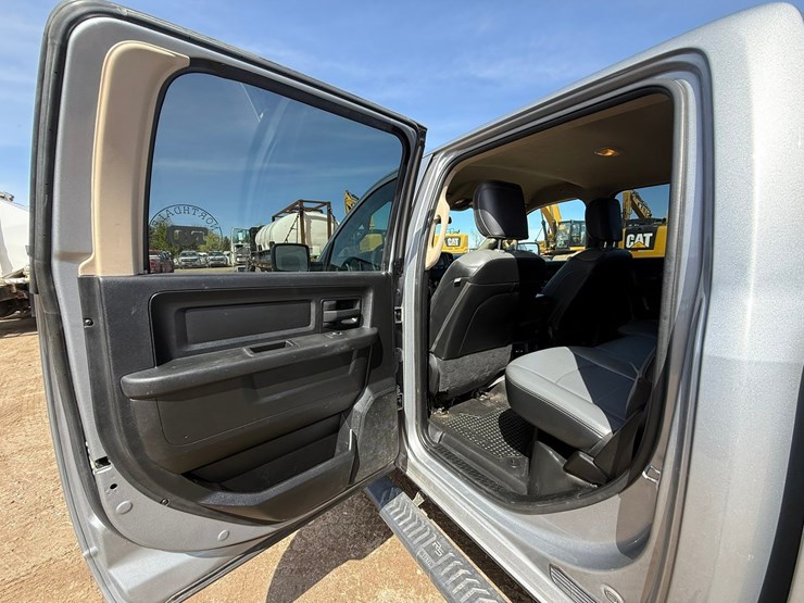 2021-dodge-2500-image-36