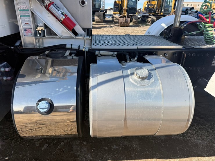 2021-kenworth-t880-image-37