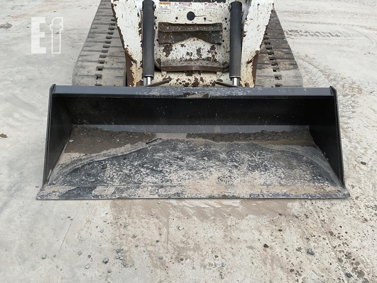2004-bobcat-t300-image-11