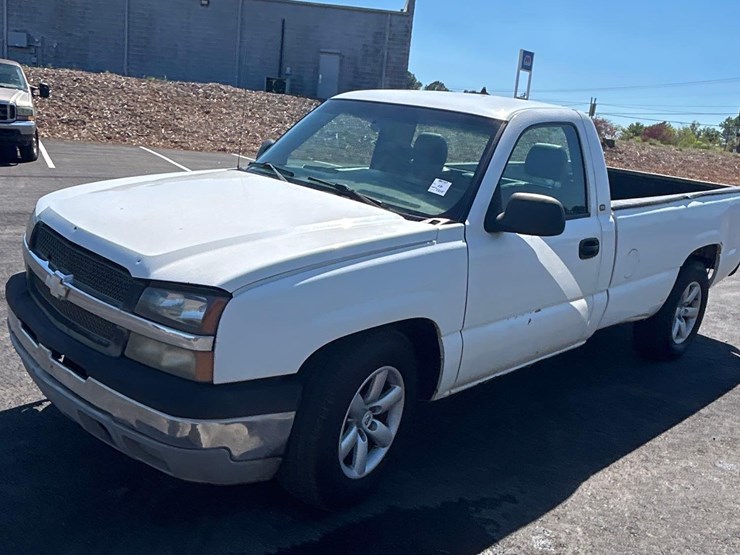 2003-chevrolet-silverado-regular-cab-pick-up-truck-image-2
