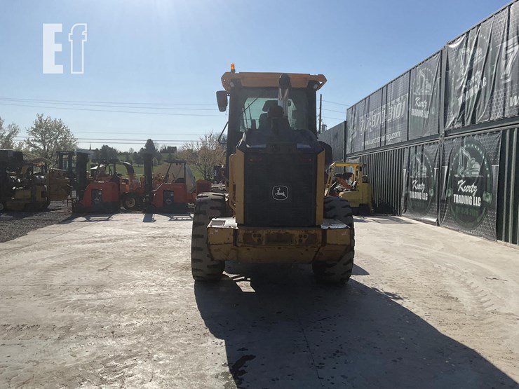 2021-deere-444-p-tier-image-3