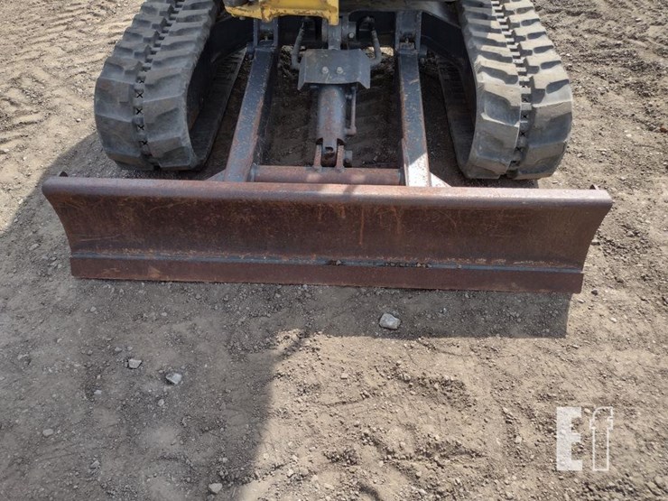 2012-new-holland-e27b-image-19