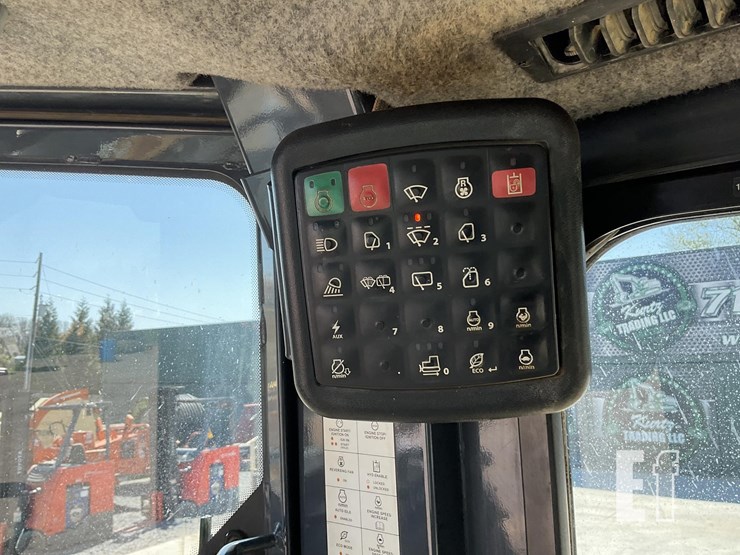 2017-deere-700k-image-17