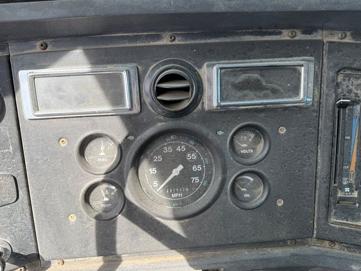 1993-ford-l8000-image-52