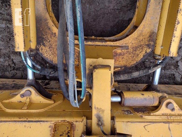 2007-deere-700j-xlt-image-23