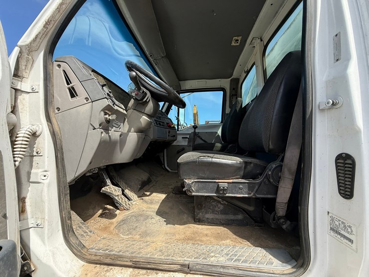 #6396-•-1997-ford-6911l-water-truck-image-47