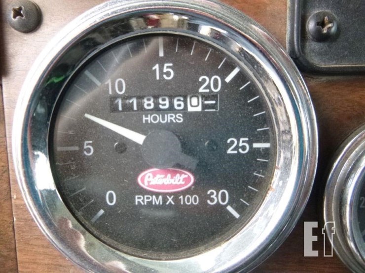 2000-peterbilt-330-image-8