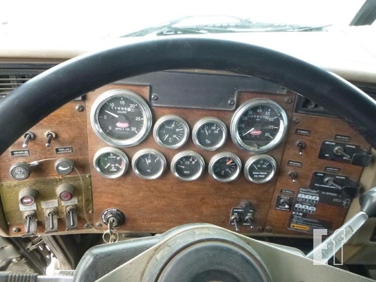 2000-peterbilt-330-image-13