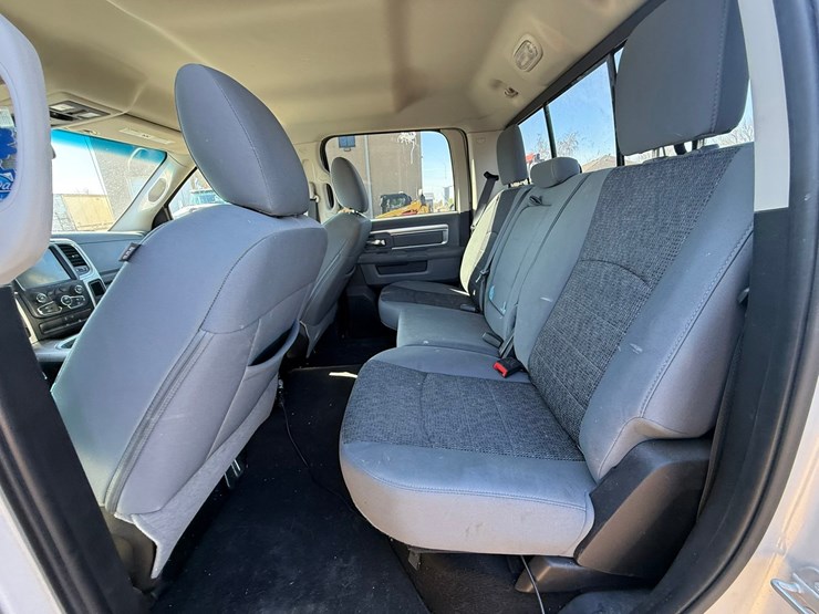 2016-dodge-1500-image-34