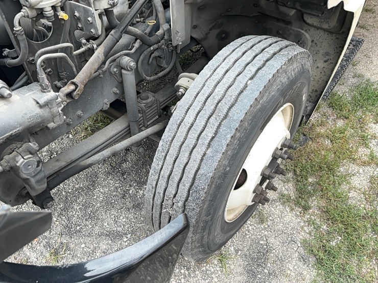 2015-hino-268-image-9