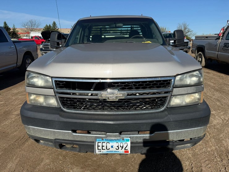 2006-chevrolet-2500-image-8