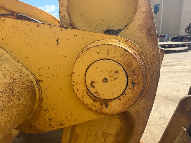 caterpillar-966d-image-24