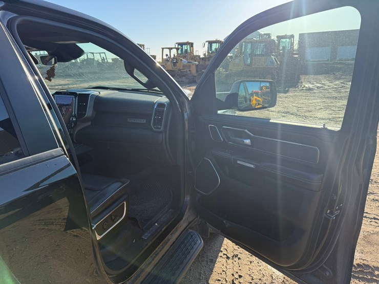 2021-dodge-1500-image-28