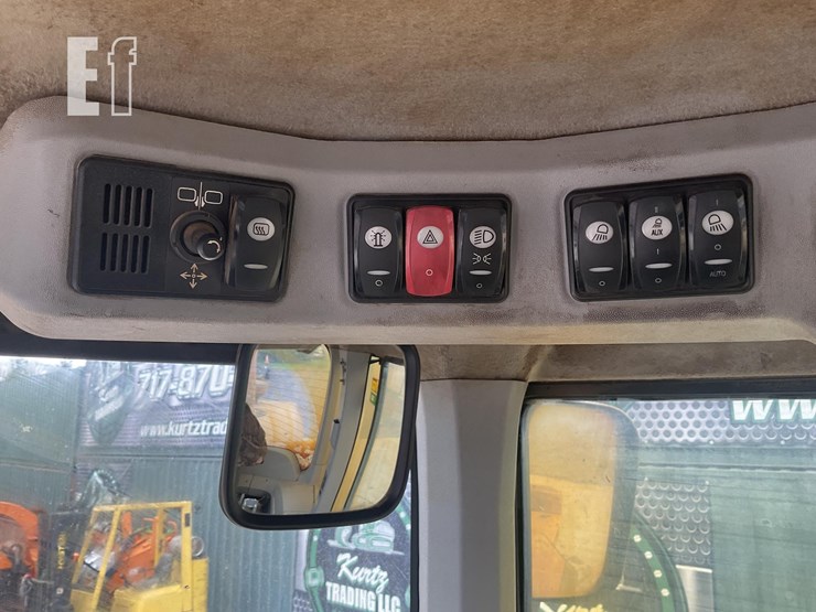 2015-caterpillar-938k-image-13