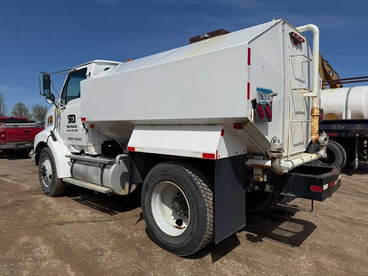 #6396-•-1997-ford-6911l-water-truck-image-3