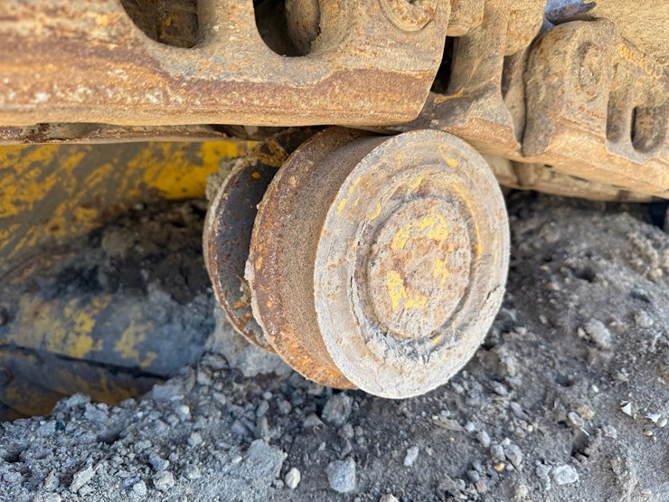 2014-komatsu-d51pxi-image-78