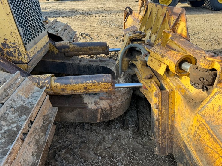 caterpillar-d4h-lgp-image-11