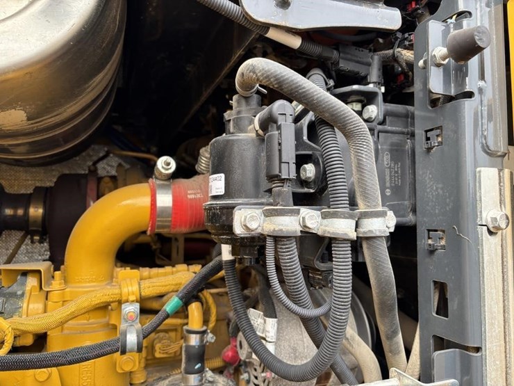 2023-john-deere-544-image-39