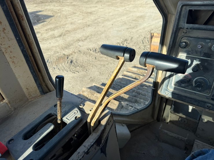 caterpillar-d4h-lgp-image-57