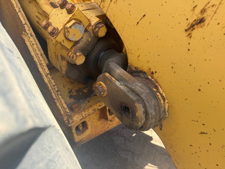 caterpillar-966d-image-25