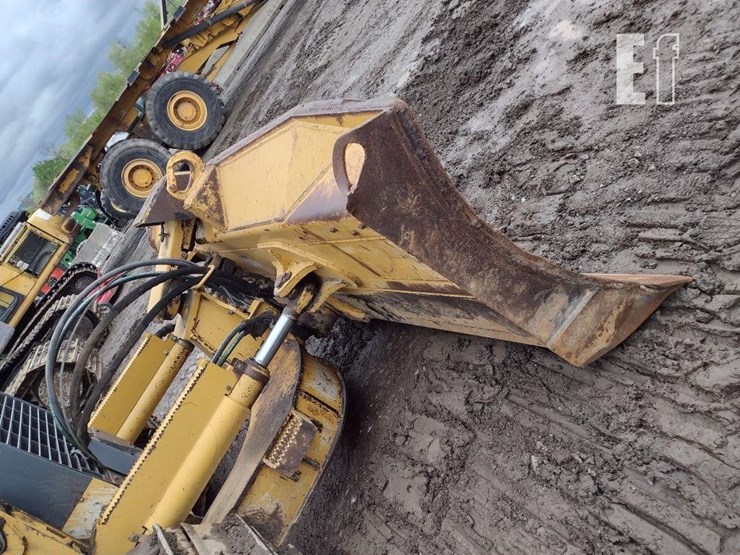 2007-deere-700j-xlt-image-22