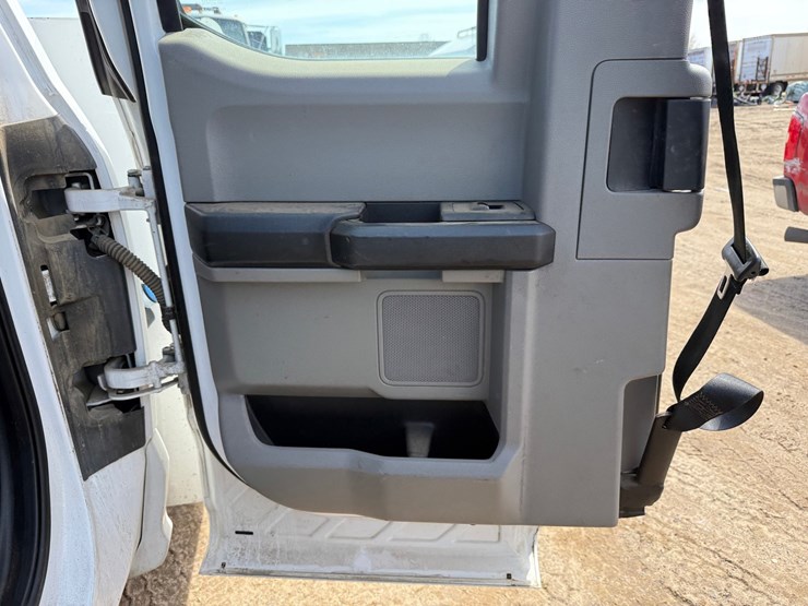 2020-ford-f550-xl-image-39