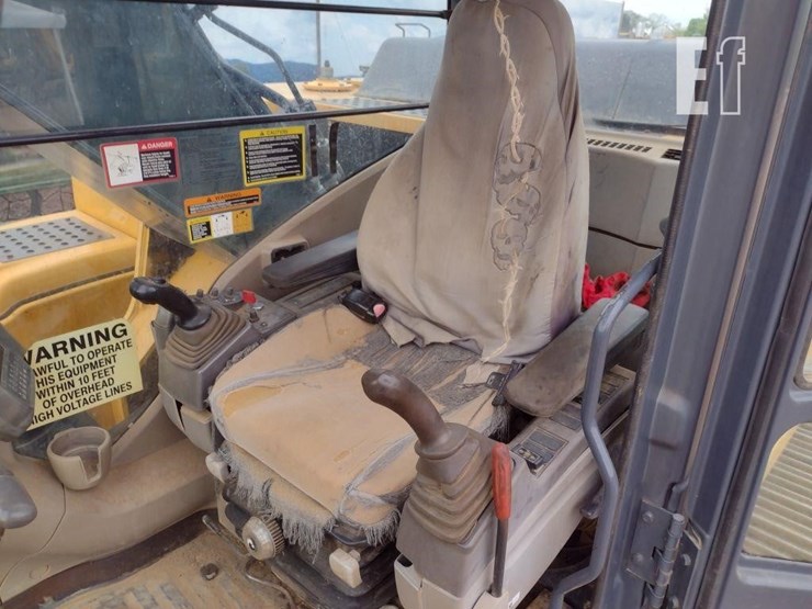 2006-deere-270d-lc-image-7