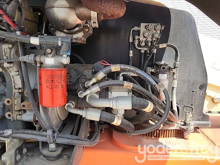 2016-jlg-400s-image-30