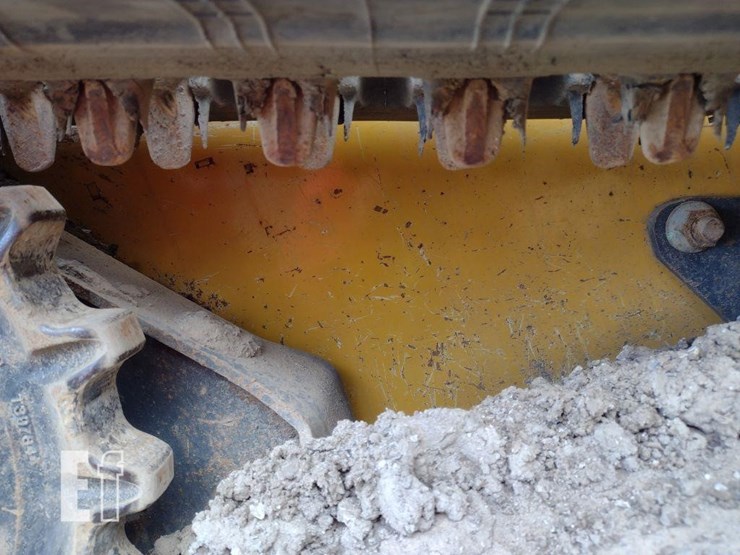 2022-deere-317g-image-26
