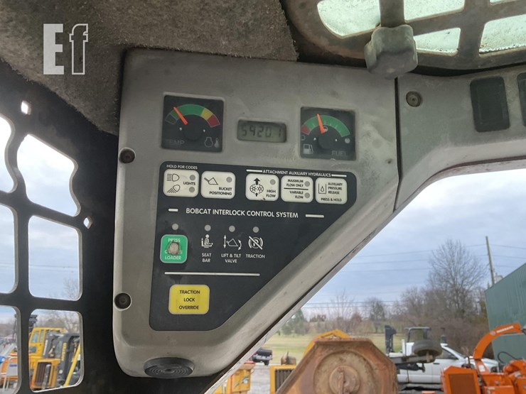 2004-bobcat-t300-image-16