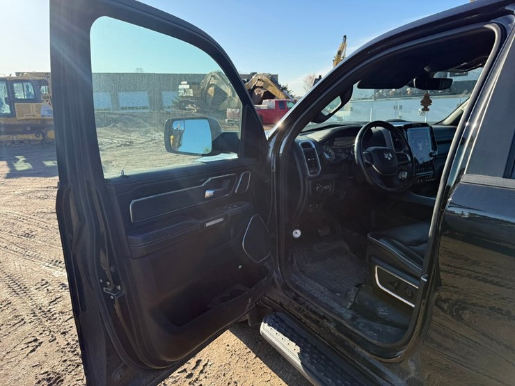 2021-dodge-1500-image-37