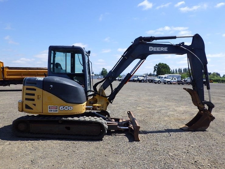 2012-john-deere-60d-image-3