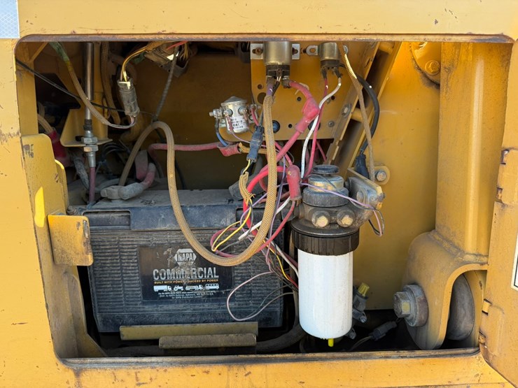 caterpillar-d4g-lgp-image-35