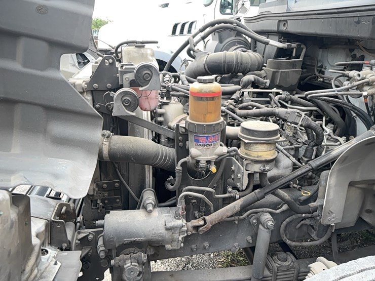 2015-hino-268-image-10