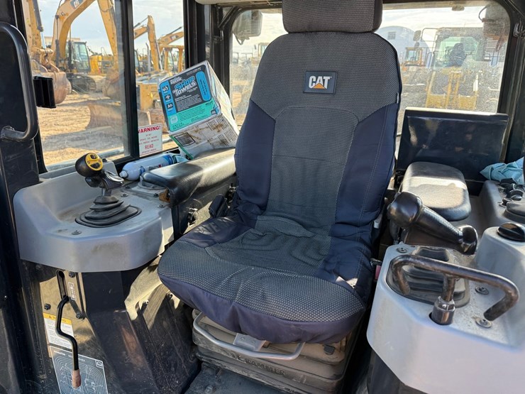 2014-komatsu-d51pxi-image-61