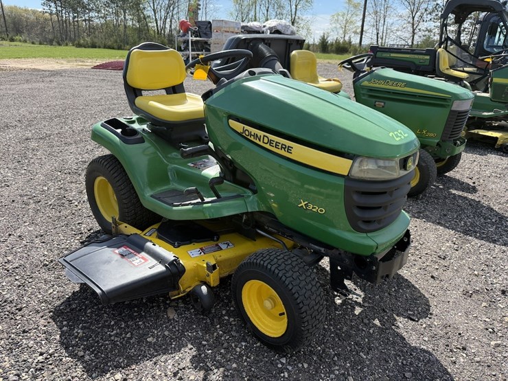 john-deere-x320-image-3