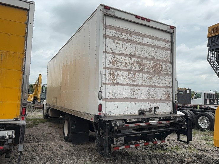 2015-hino-268-image-4