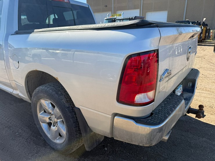2016-dodge-1500-image-19