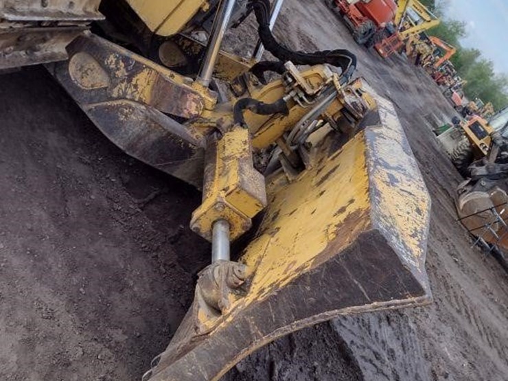 2004-deere-750c-lt-image-25