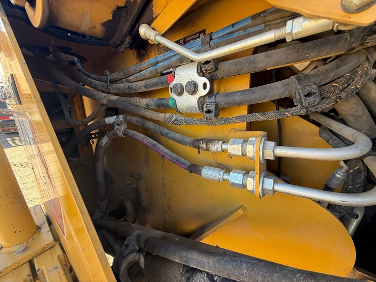 caterpillar-242d3-image-27