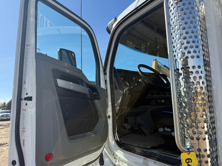 2021-kenworth-t880-image-72